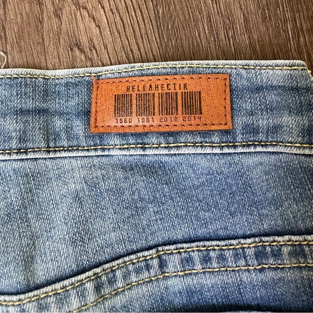 Lulu’s hellahectik light blue distressed skinny ankle jeans - Picture 5 of 6